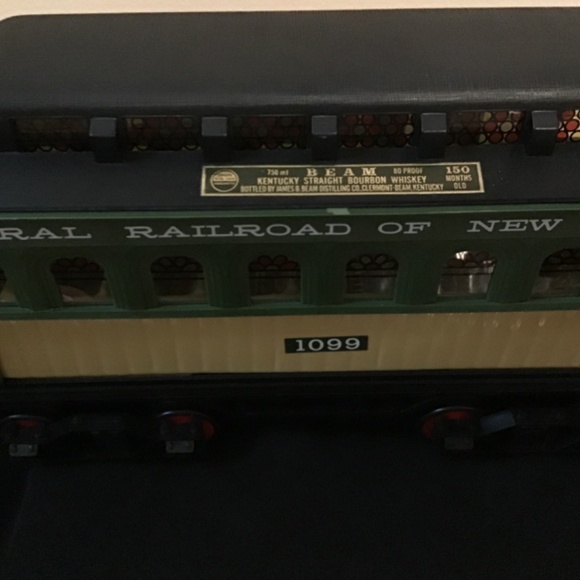 Beam's Passenger Car Decanter 3rd in the Beam Train Collectors Wheel Series - Picture 4 of 5